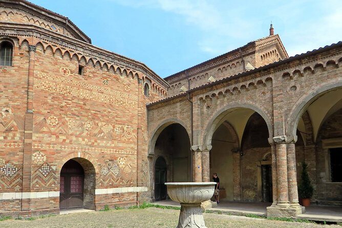 Classic Private Walking Tour Bologna - Key Points