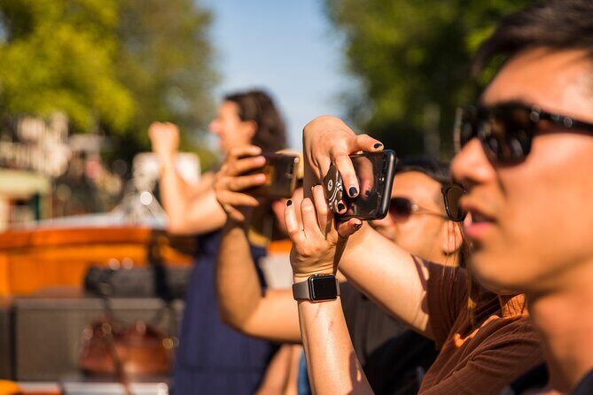 Classic Salonboat Tour in Amsterdam Including Cheese and Wine - Setting the Scene: What You Can Expect