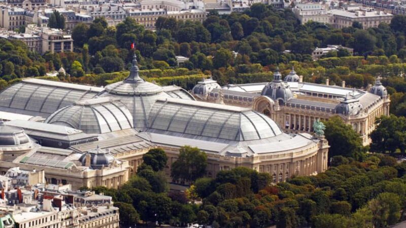 Classical and Monumental Paris Tour along the Seine River - Authentic Experiences and Practical Tips