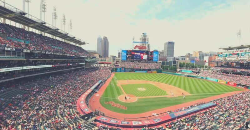 Cleveland Guardians Baseball Game at Progressive Field - An In-Depth Look at the Cleveland Guardians Game Tour