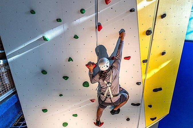 Climbing on Pico del Toro, the largest wall in the Caribbean toroverde Urban Park - The Sum Up