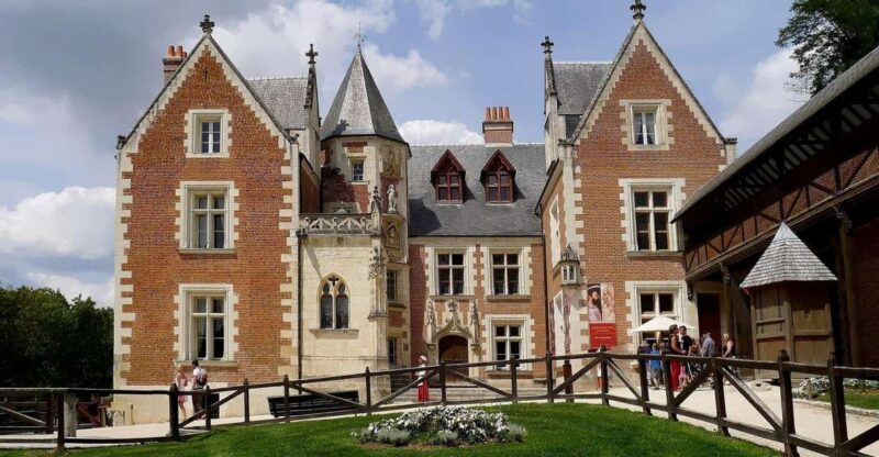 Clos Lucé: Da Vinci's Castle Private Guided Tour with Ticket - A Deep Dive Into the Itinerary