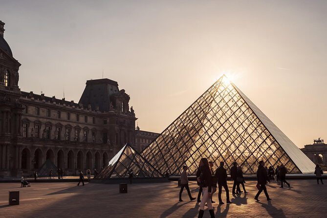 Closing Time at the Louvre: The Mona Lisa at her Most Peaceful - A Deep Dive into the Louvre’s Evening Experience