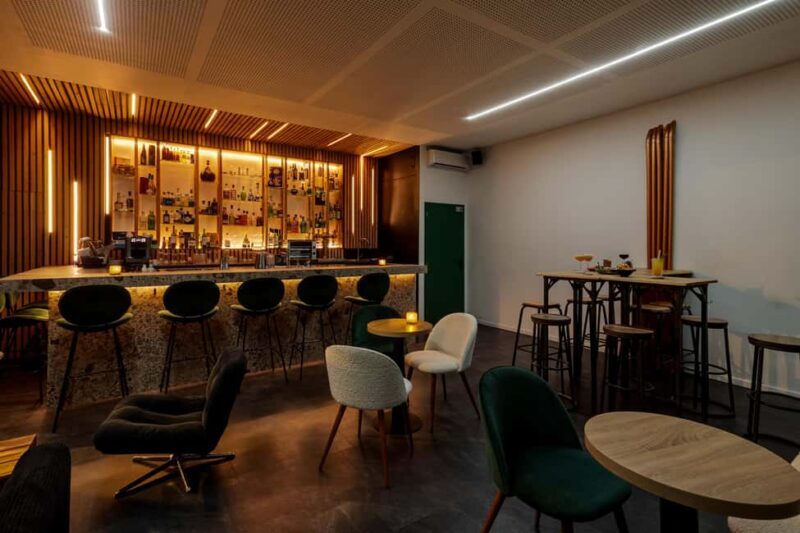 Cocktail classes with a professional (hands-on workshop) - Discover the Art of Mixing at a Cocktail Class in Bordeaux