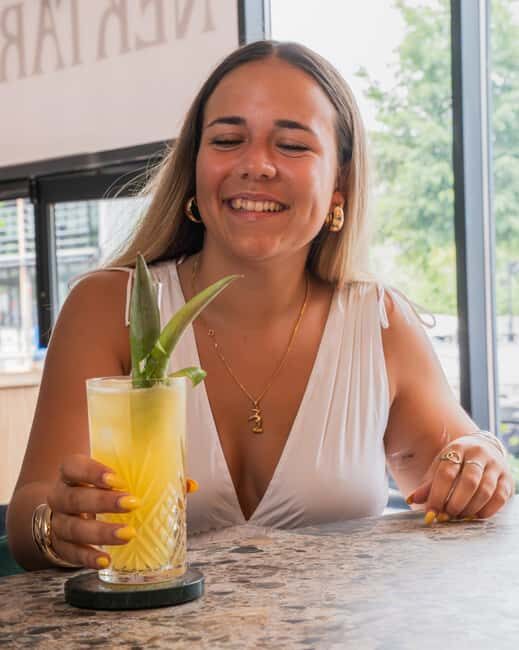 Cocktail classes with a professional (hands-on workshop) - Key Points