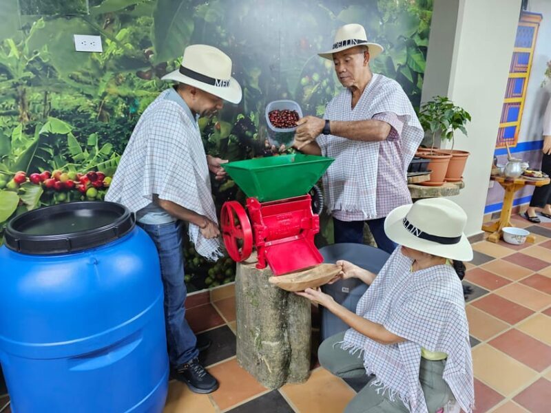 Coffee Experience with roasting show in Comuna 13 - A Practical Guide to the Coffee Experience in Comuna 13