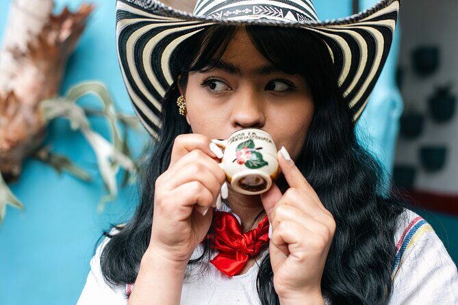 Coffee Tour with arrival on horseback and sugar cane processing - Key Points