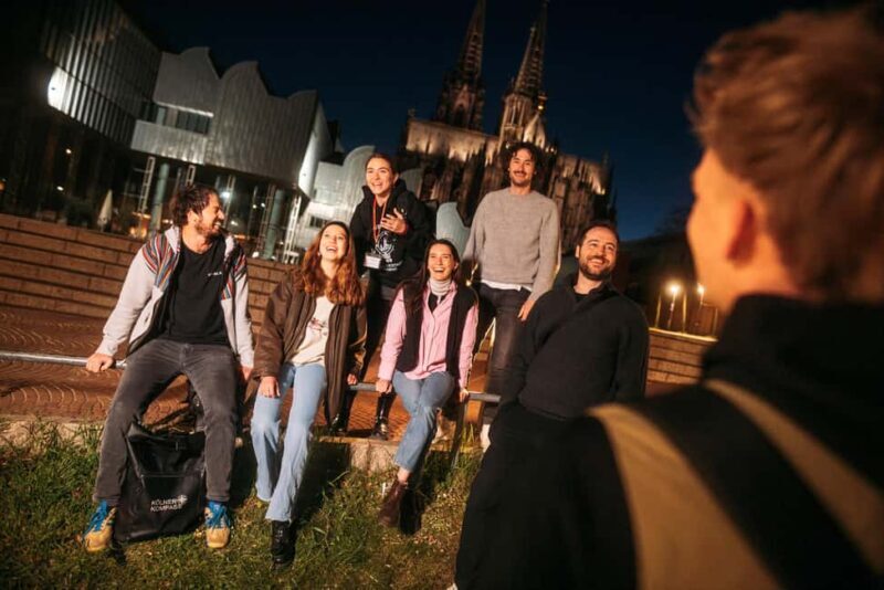 Cologne: Cologne Cathedral & Old Town in the evening  interactive tour with projector - FAQ