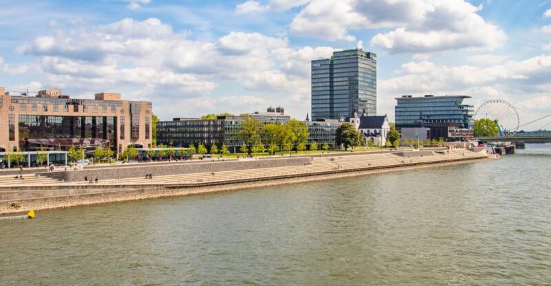 Cologne: Express Walk with a Local in 60 minutes - Key Points