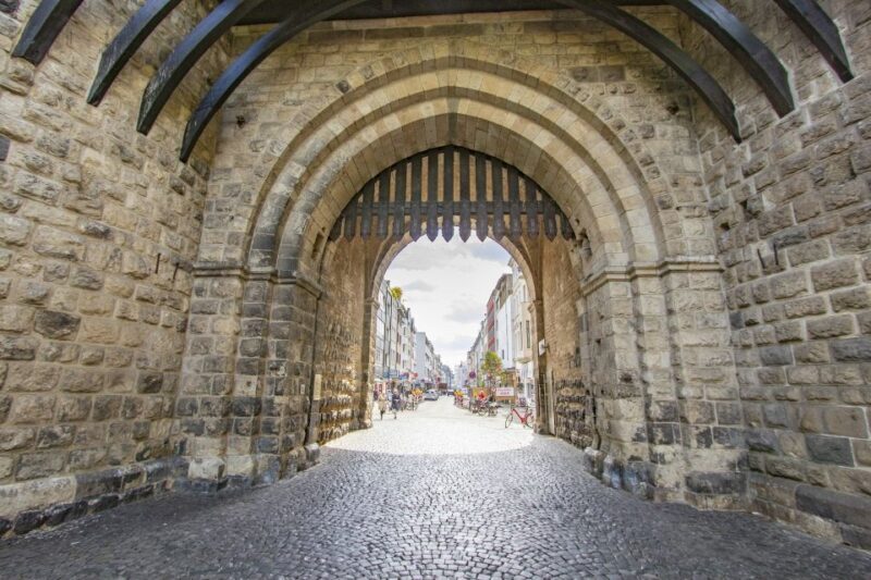 Cologne: Express Walk with a Local in 60 minutes - FAQ