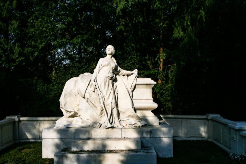 Cologne: Guided Tour of Melatenfriedhof - Who Should Consider This Tour?