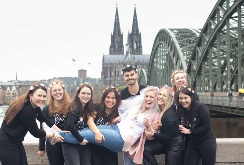 Cologne: JGA Tour in der Altstadt mit Fotoshooting - Key Points