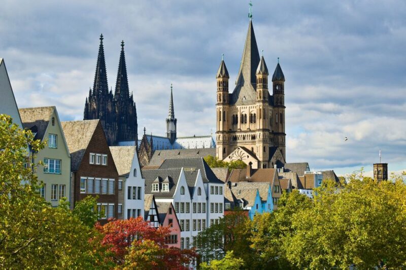 Cologne: Old Town Highlights Walking Tour - Exploring the Oldest Markets and Historic Town Hall