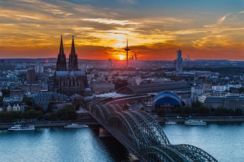 Cologne: Old Town Highlights Walking Tour - Authentic Traveler Experiences