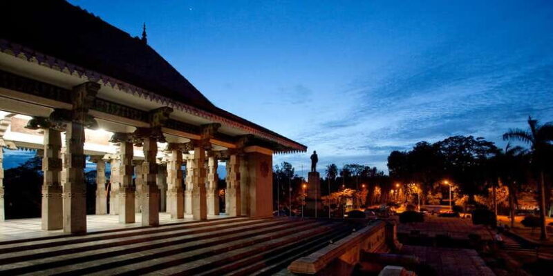 Colombo: Private Guided Night Cycling Tour - Exploring Independence Square and Victoria Park