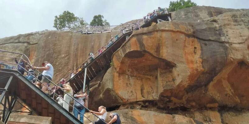 Colombo: Sigiriya Rock Dambulla and Minneriya National Park - FAQ