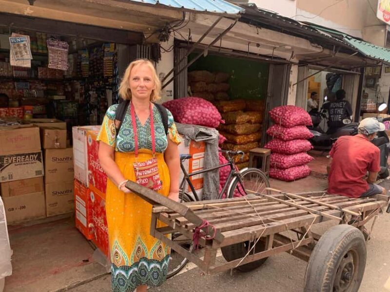 Colombo unseen walking tour taste with snacks. - Key Points