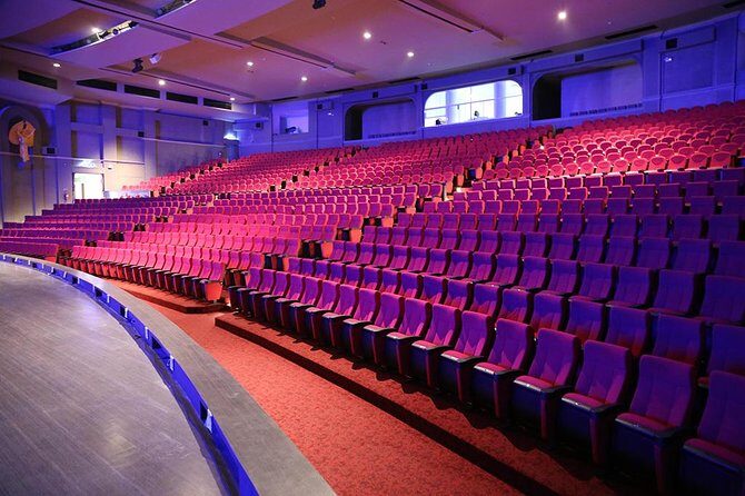 Colosseum Show Pattaya  Ticket Admission - Who Should Consider This Experience?