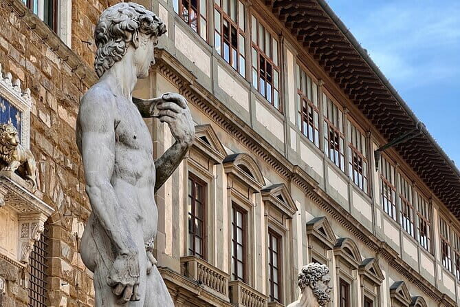 Combo Privado : Accademia, paseo por la ciudad y Galeria Uffizi - Touring Florence: A Walk Through Art and History
