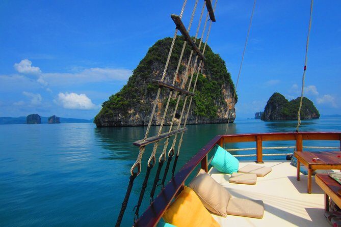 - Comfortable boat for cruising in Phang Nga Bay - The "Must-Do"! - Comfortable Boat for Cruising in Phang Nga Bay – The "Must-Do"!
