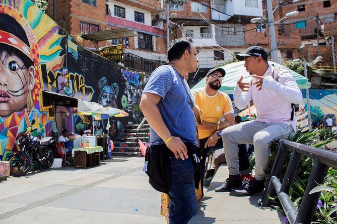 Commune 13, cable car. Graffititour. History. All inclusive - Exploring the Heart of Medellín: Commune 13, Cable Car, and Graffiti Tour