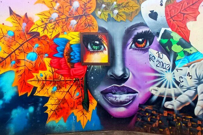 Commune 13 graffiti tour food Panoramic street and cable car - Discovering Medellín’s Heart: The Commune 13 Graffiti Tour with Food and Cable Car