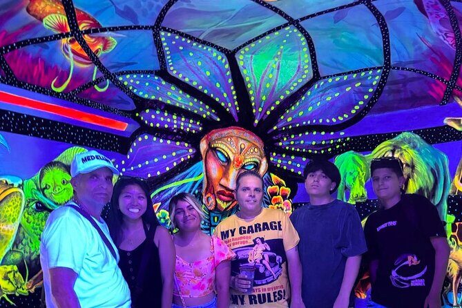 Commune 13 graffiti tour food Panoramic street and cable car - Key Points