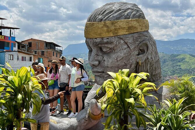 Commune 13 Private Tour; History, Graffitour and Snacks included - A Closer Look at the Commune 13 Private Tour in Medellín