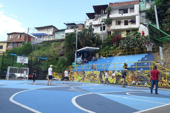 Commune Tour 13 Beyond History and Graffiti - Key Points