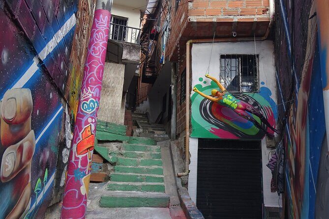 Commune Tour 13 Beyond History and Graffiti - FAQ