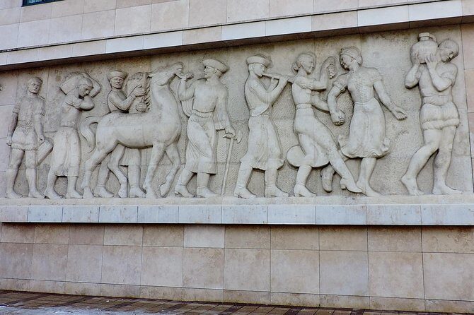 Communism in Hungary with a Historian - Who Would Love This Tour?