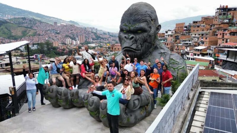 Complete Tour in Comuna 13: Graffiti, History and Street Delights - Complete Tour in Comuna 13: Graffiti, History, and Street Delights