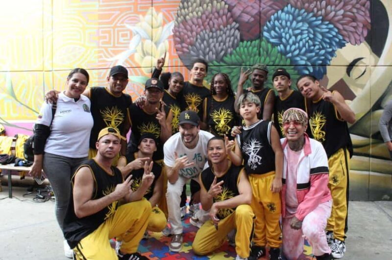 Complete Tour in Comuna 13: Graffiti, History and Street Delights - Key Points