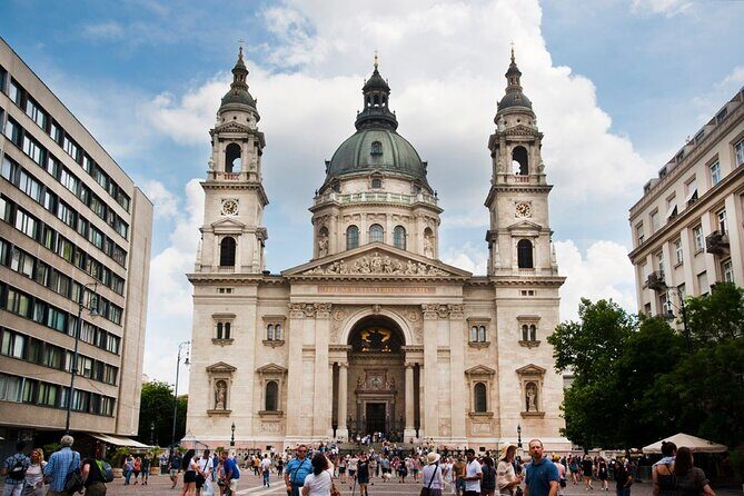 Comprehensive sightseeing tour - Exploring Budapest: An In-Depth Breakdown