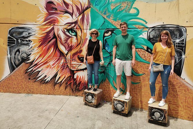 Comuna 13 + Cable Car + Colombian Fruits Tasting: Private Tour - Key Points