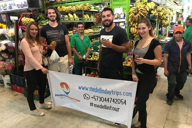 Comuna 13 + Cable Car + Colombian Fruits Tasting: Private Tour - Exploring the Comuna 13 + Cable Car + Fruit Tasting Tour in Detail