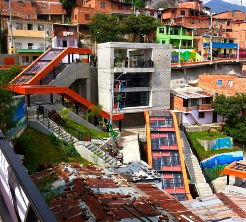 Comuna 13: Graffiti Tour with Tasting, Live Show, & Gallery - The Significance Behind the Art and Community