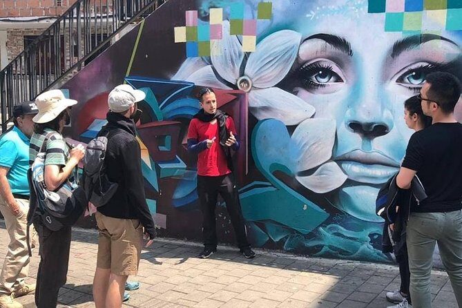 Comuna 13 Graffititour - Exploring the Heart of Medellín: The Comuna 13 Graffititour