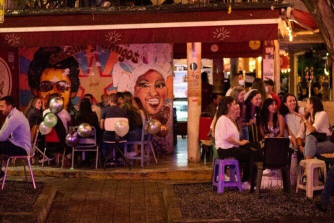 Comuna 13 night time tour medellin - Key Points