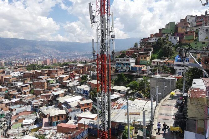 Comuna 13 tour and cable car - Key Points