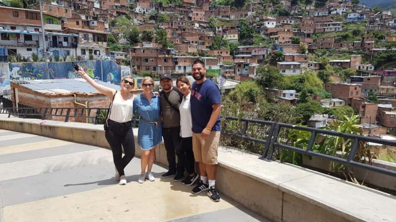 Comuna 13: Walking with local artist and learn part of Medellin's history - Key Points