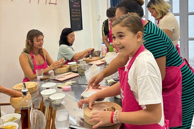 Cook 4 Local Vietnamese Dishes In Pink-themed Class & Market Tour - Introduction