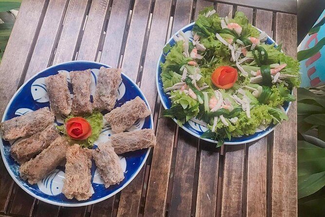 Cooking class, market tour and basket boat tour - The Sum Up