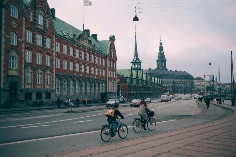 Copenhagen & Christiania : Guided Bike Tour in French - Key Points