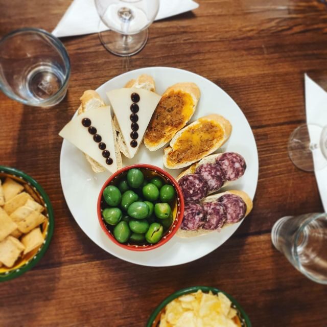 Córdoba: Local Wine Tasting Evening - Key Points