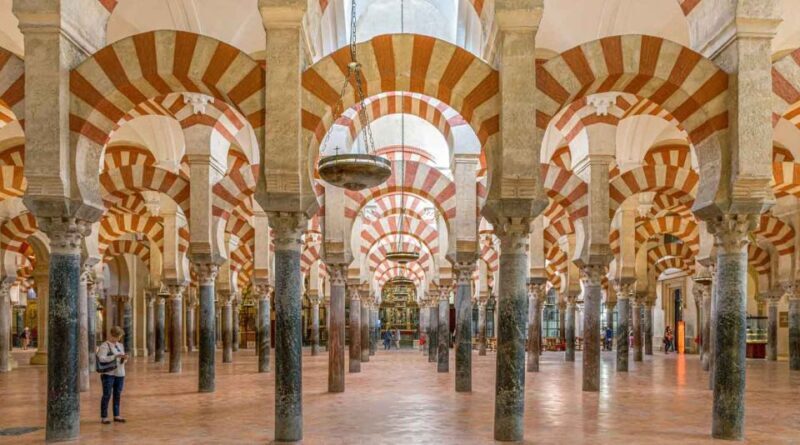 Córdoba: Mosque and Alcazar Private Tour with tickets - Walking Through Córdoba’s Historic Heart