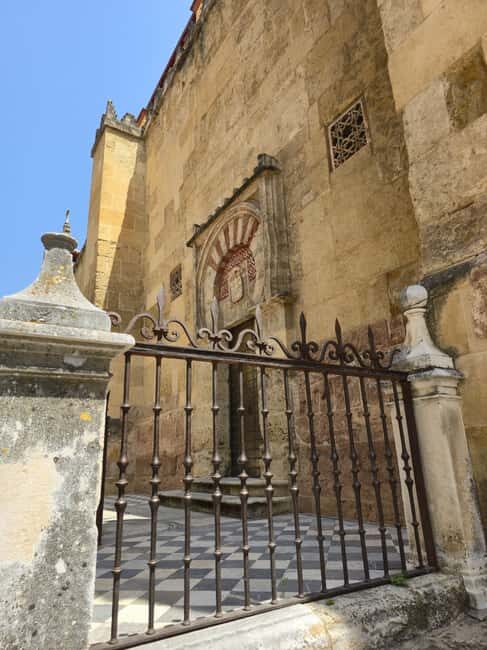 Córdoba: Tour of the Mosque-Cathedral, the Roman Bridge, and the Jewish Quarter. - Key Points
