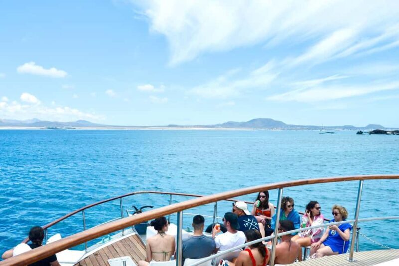 Corralejo: Snorkeling on Lobos Island & Return Ferry Ticket - Who Should Consider This Tour?