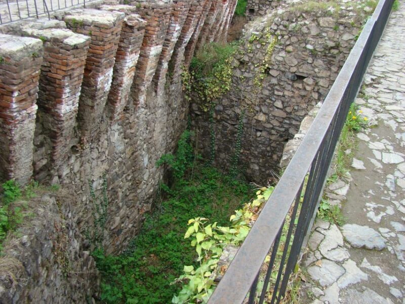 Corvin castle: 1 day car tour from Oradea - FAQ