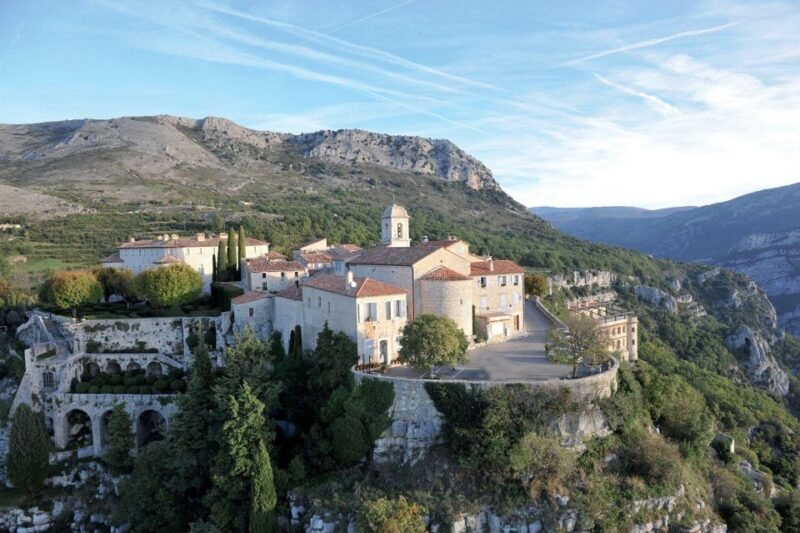 Countryside, Medieval Village and Lake Private Guided Tour - Key Points